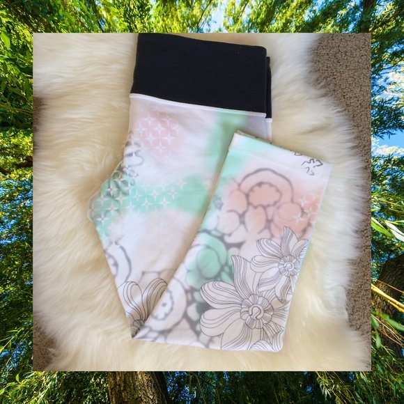 lululemon athletica white floral leggings 8 RARE - Picture 4 of 4